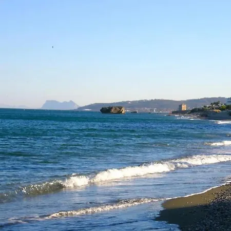 Precioso Con Jardin Y Piscina Comunitaria Estepona